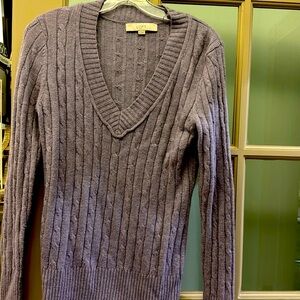 Loft light purple cable v-neck sweater size small in EUC